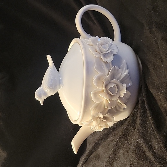 Ivory I. Godinger & Co teapot. The lid didn't come with the teapot - Picture 1 of 11